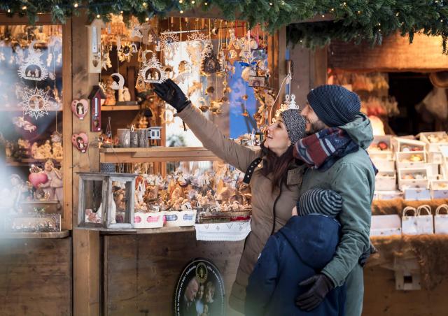 weihnachtsmarkt-brixen-familie.jpg